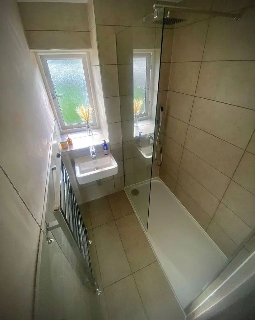 Tiled en-suite shower room with walk-in shower and basin fitted by SWW